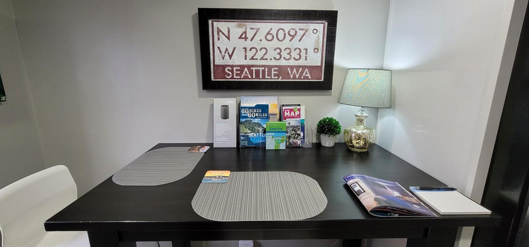 Modern Seattle Oasis Apartment Room photo